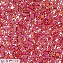 25 Grs MIYUKI Quart TILA Rouge A/B Opaque Mat