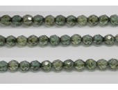 30 perles verre facettes poudre vert 8mm